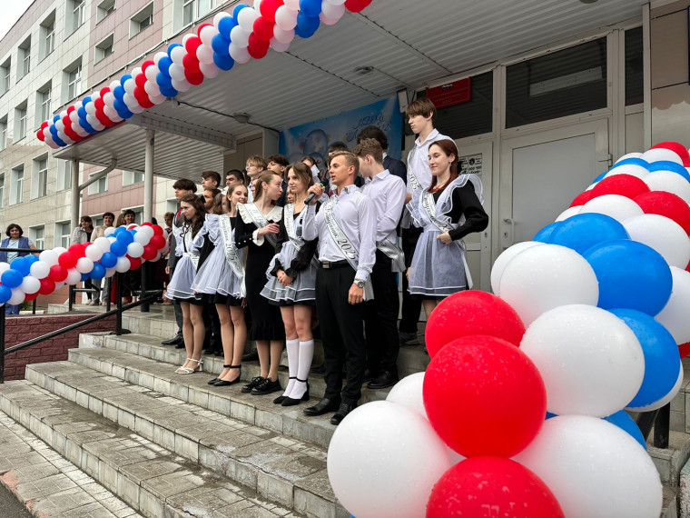 Торжественное мероприятие, посвященное последнему звонку в 11 - х классах.