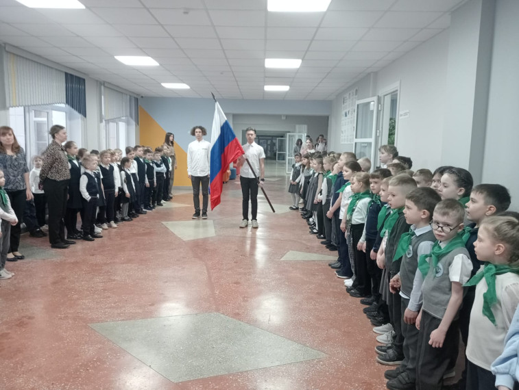 Церемония выноса государственного флага Российской Федерации.